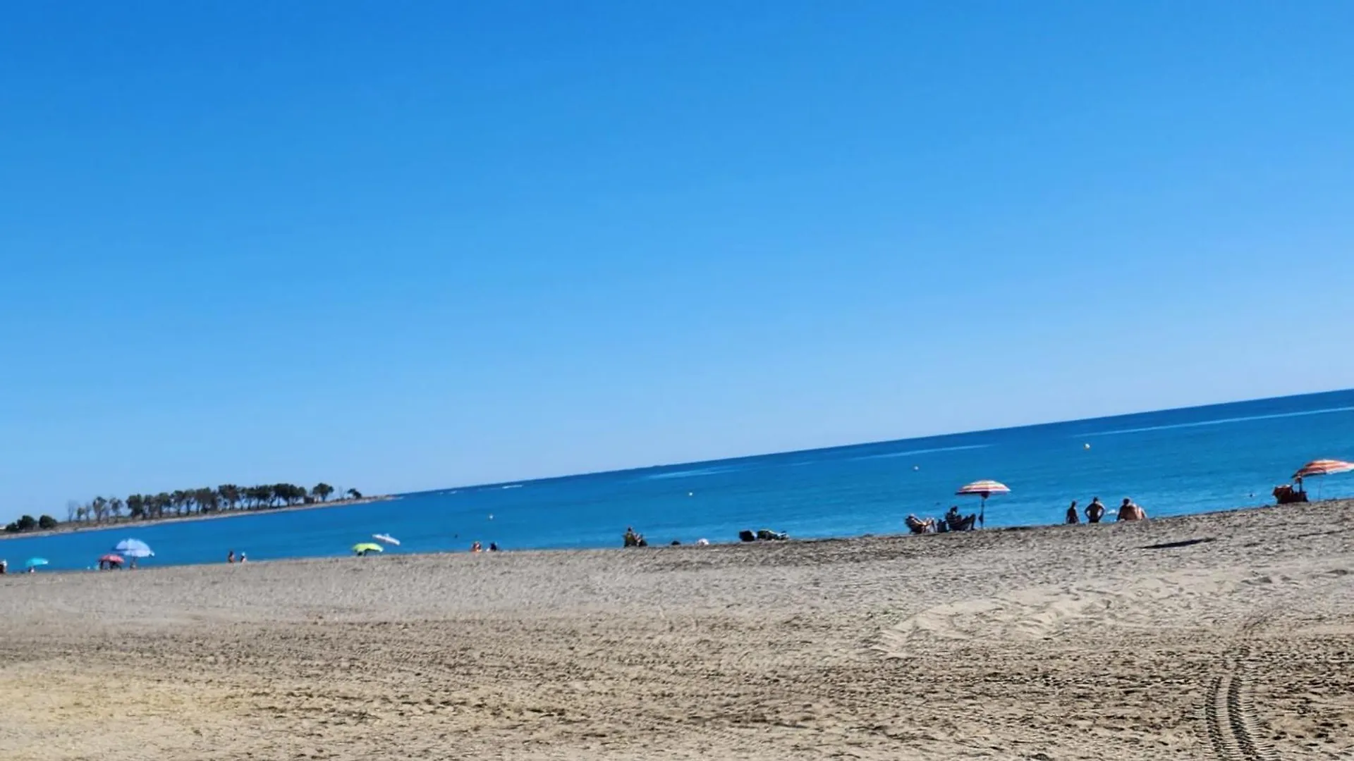 Apartamento Bajo precioso en primera línea de Vera-Playa con jardín y terraza!