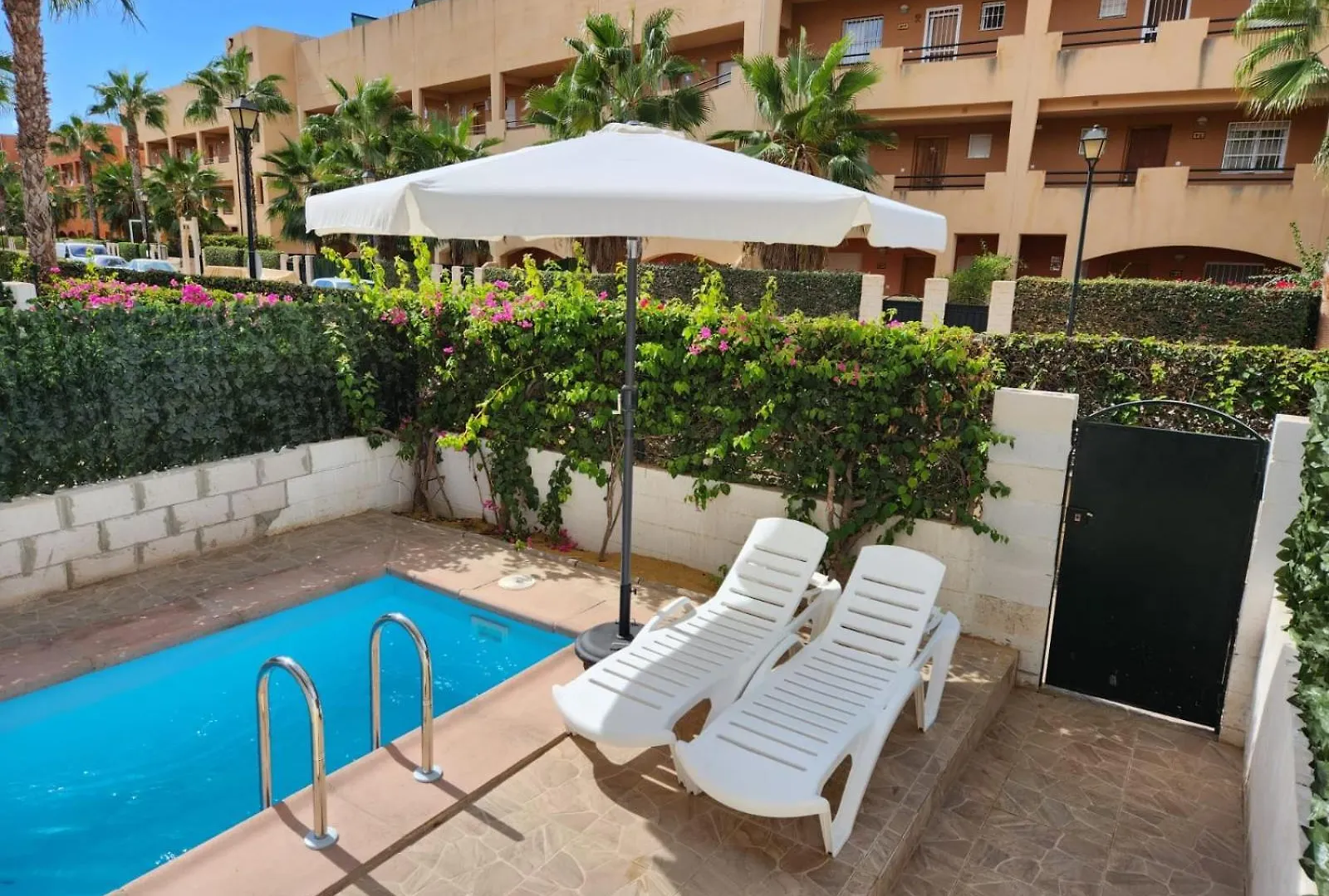 Bajo precioso en primera línea de Vera-Playa con jardín y terraza! España